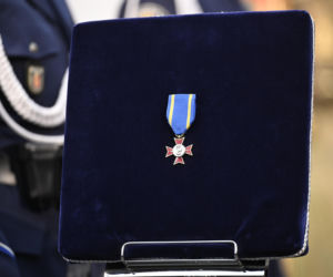 Tłumy pożegnały 23-letniego policjanta. Kacper zginął w tragicznym wypadku w Piasecznie