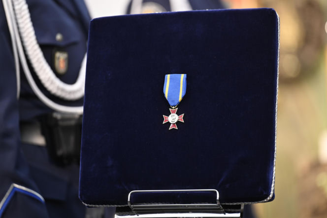 Tłumy pożegnały 23-letniego policjanta. Kacper zginął w tragicznym wypadku w Piasecznie