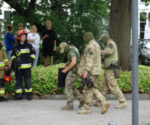 Saperzy na Uniwerku. Duża akcja służb