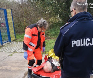 Chory na alzheimera 80-latek leżał w trawie. Szukano go kilka dni [ZDJĘCIA]