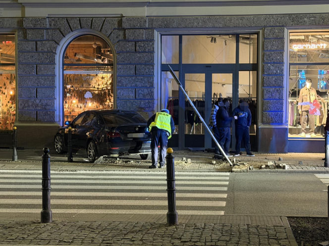 Obywatel Rosji driftował po Placu Zbawiciela