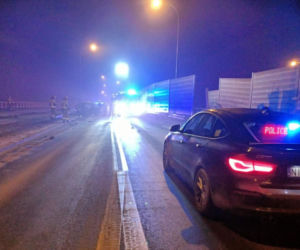 Wypadek w Iławie. 22-letni kierowca ROZBIŁ MERCEDESA. O mały włos nie zginął [ZDJĘCIA]