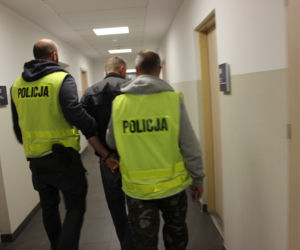 46-latek został zatrzymany przez policję za fałszywy alarm o podłożeniu ładunków wybuchowych