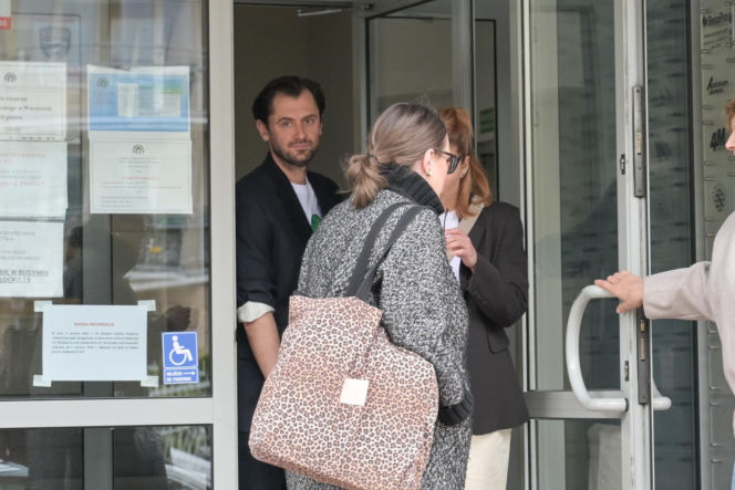 Katarzyna Wajda czekając na rozwód, całowała się w sądzie