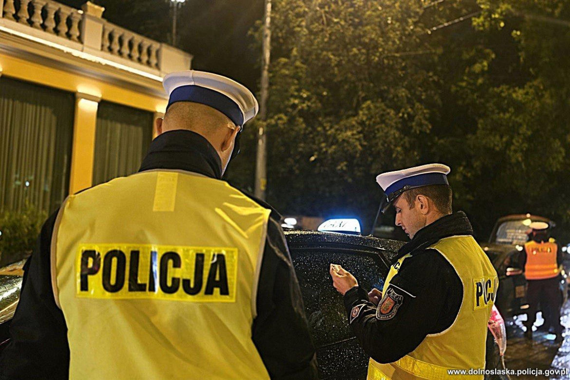 Wielka akcja policji we Wrocławiu. Wzięli pod lupę kierowców "na aplikację", a wyniki kontroli mrożą krew w żyłach