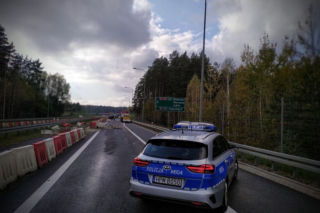 Podlaskie: Syryjczyk rozpłakał się w sądzie. Wiózł nielegalnych imigrantów. Doszło do tragedii