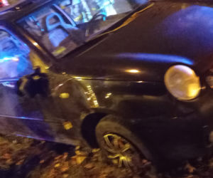 Wypadek na Włókniarzy. Volkswagen przewrócony na bok po zderzeniu z ciężarówką