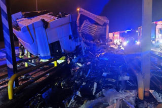 Wypadek ciężarówki na bramkach autostrady A4