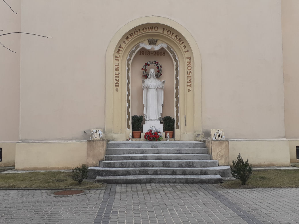 Jak wyglądał kościół garnizonowy w Siedlcach z zewnątrz i w środku w marcu 2021 roku?