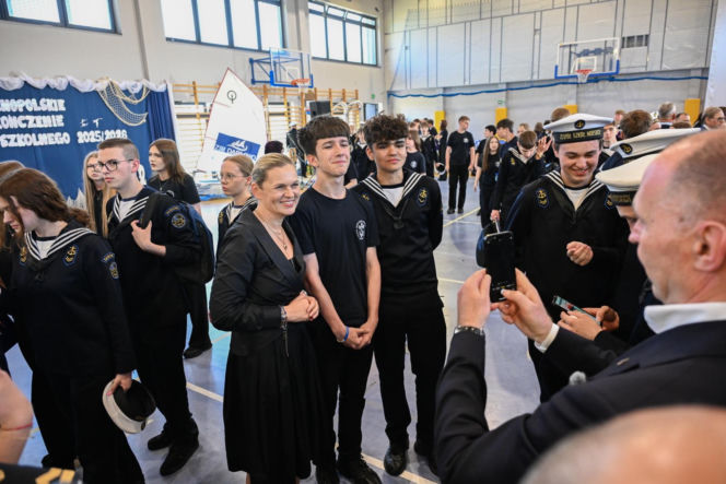 Barbara Nowacka na koniec roku szkolnego pojechała do Darłowa