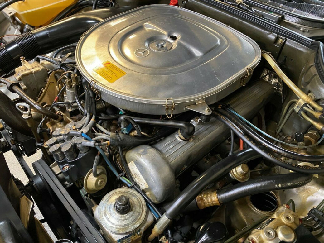 Mercedes W126 z przebiegiem 4696 km