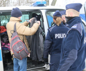 Policjanci ze Śródmieścia ubrali potrzebujących na zimę