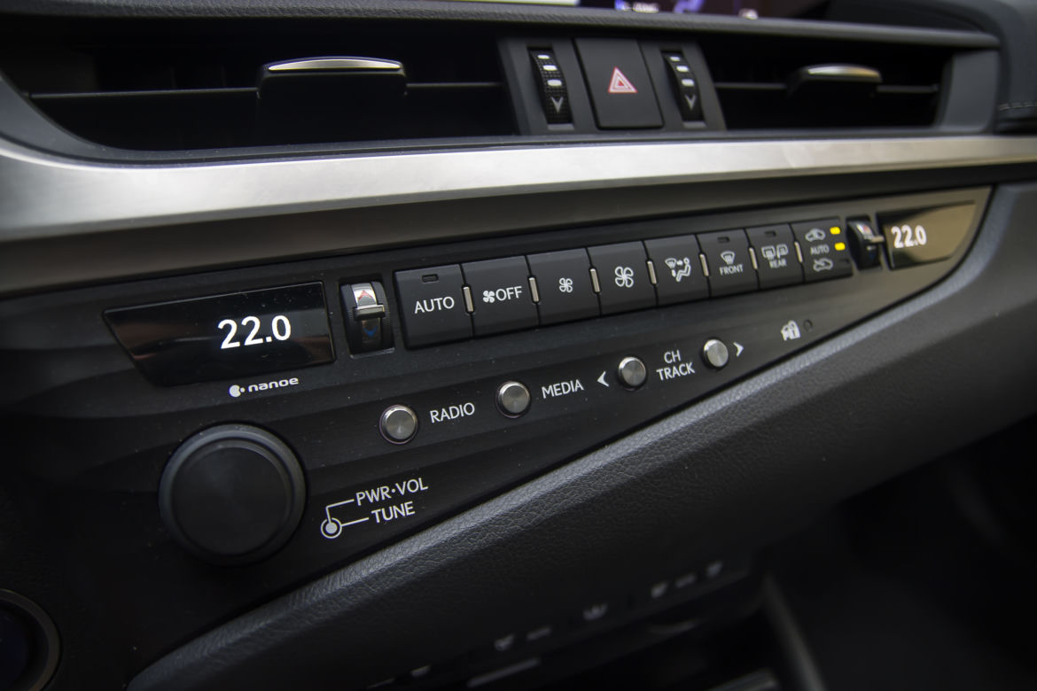 Lexus ES 300h Omotenashi