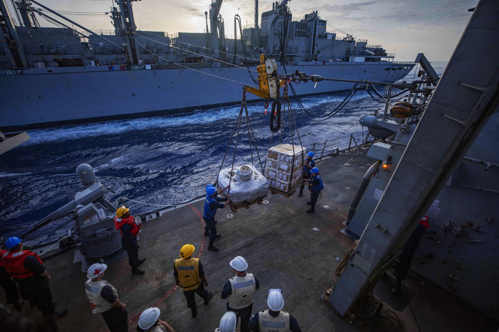 Kolizja USS "Truxtun" i USNS "Supply" na Karaibach – ryzyko w operacjach RAS