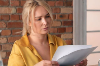 Barwy szczęścia. Karolina w nowym sezonie wściekła na Bruna! Intercyza wywoła kryzys tuż po ślubie