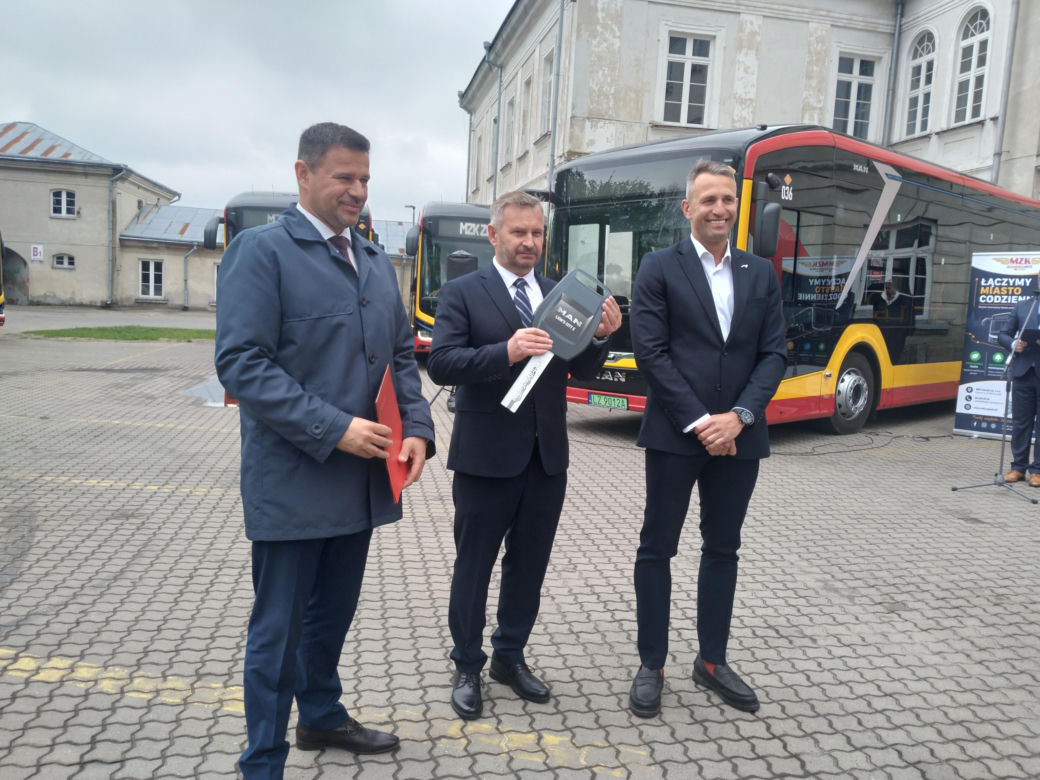 Przekazanie nowych autobusów