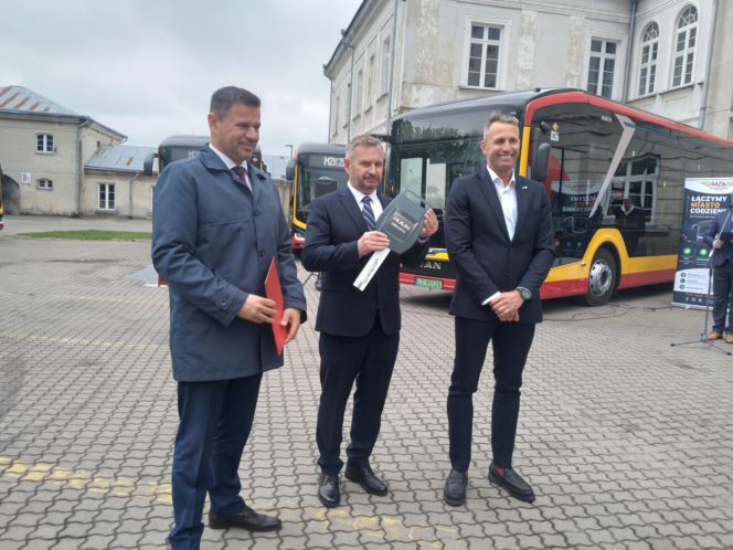 Przekazanie nowych autobusów