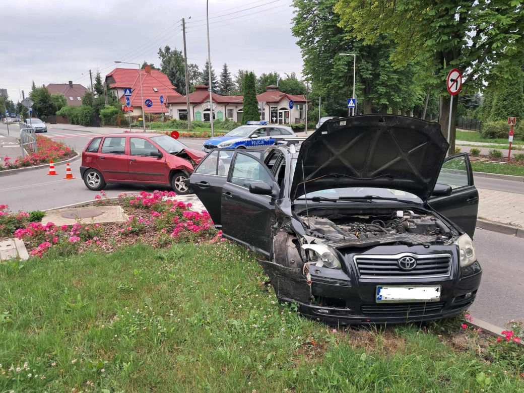 Wypadek u zbiegu ulic Konstytucji 3 Maja i Pileckiego w Starachowicach