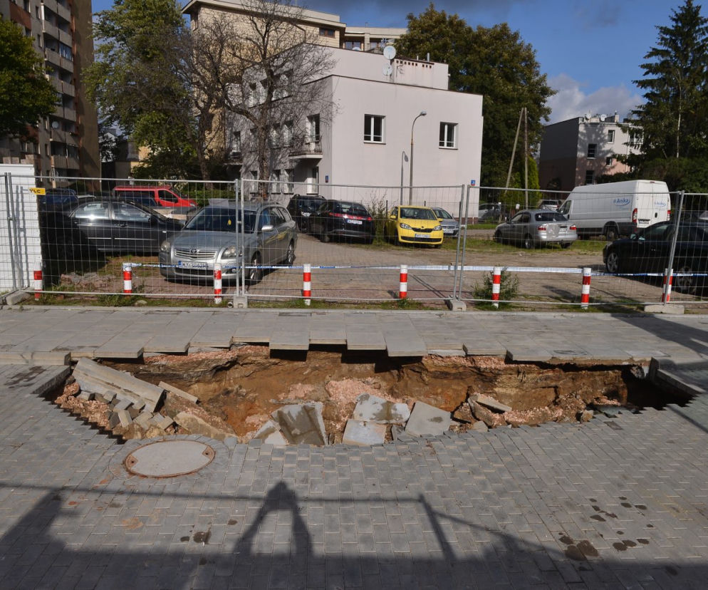 Ogromna dziura na parkingu przy ul. Górczewskiej 