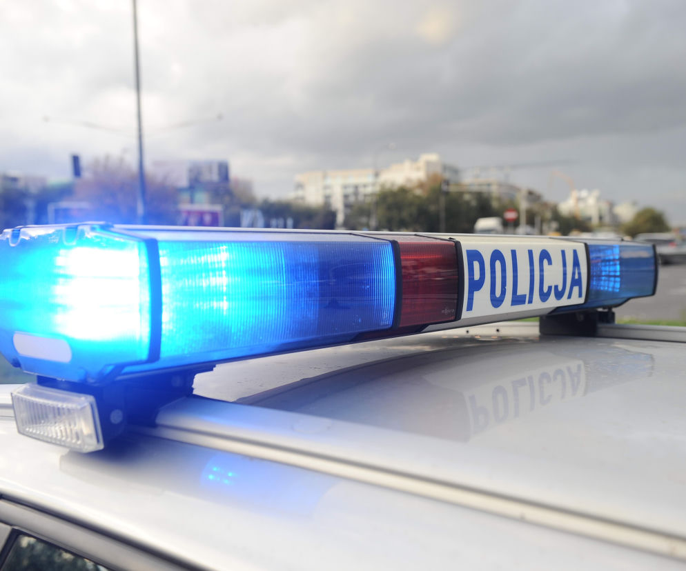 Kraków: TAJEMNICZA akcja policji na os. Strusia. Mieszkańcy w szoku: Kazali mi otworzyć kanapę