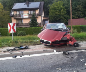 Makabryczny wypadek w Kadczy. Siedem osób poszkodowanych