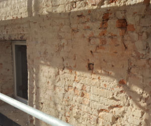 Odzierają ratusz ze skóry. Trwa remont najważniejszego budynku w Lesznie