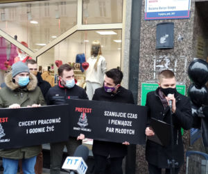 Protest branży ślubnej przed biurem PiS w Katowicach! Domagają się informacji od rządu kiedy będą mogli wrócić do pracy [ZDJĘCIA, WIDEO]