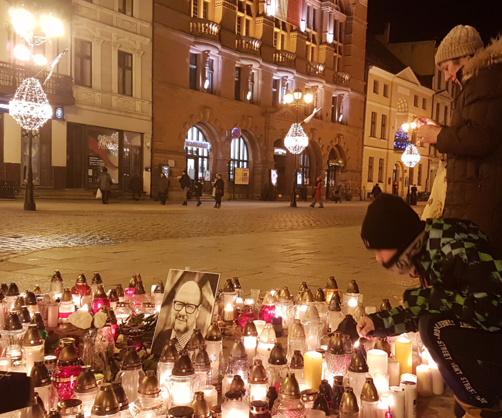 Torunianie nagrali kondolencje dla rodziny Pawła Adamowicza i gdańszczan