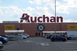 Bakterie w gotowym daniu z Auchan. Sieć apeluje o niespożywanie produktu