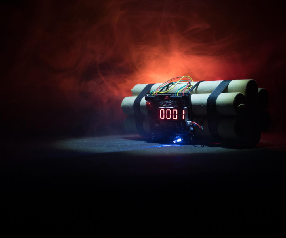 Alarm bombowy w płockim teatrze! Prokuratura zdradziła wstrząsające szczegóły. Bomba należała do pracownika?!