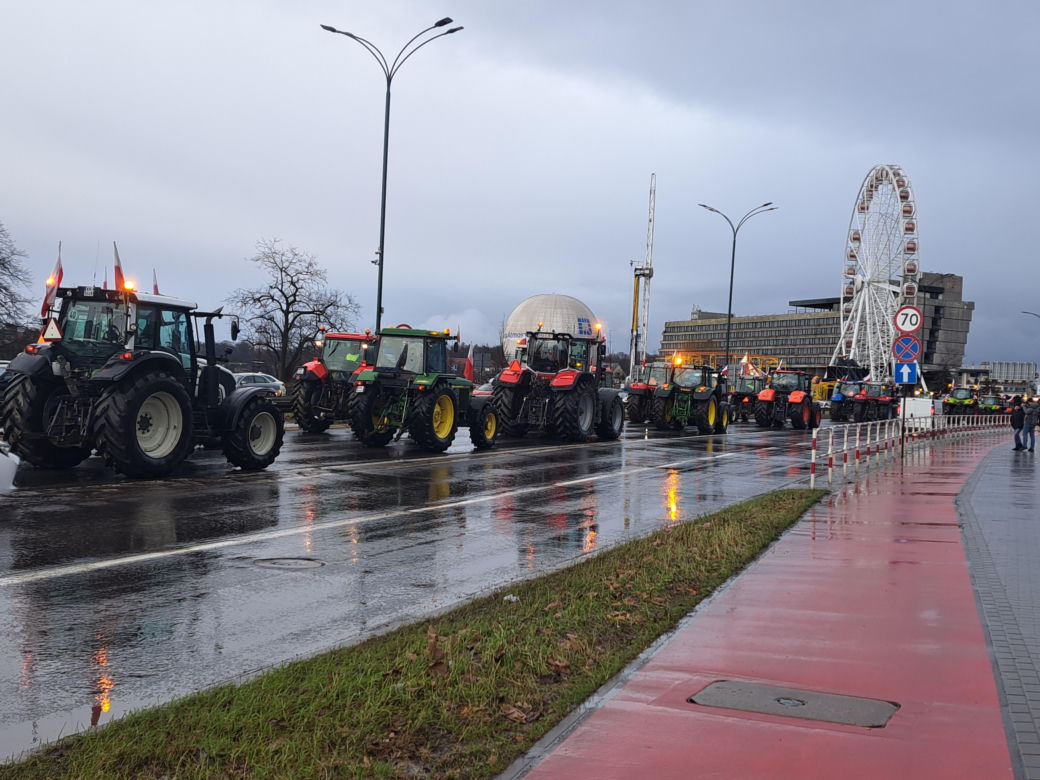 Strajk rolników w Krakowie. Kolumna liczyła ponad 400 maszyn