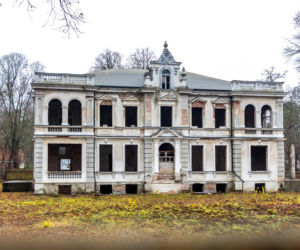 Opuszczona willa w Konstancinie