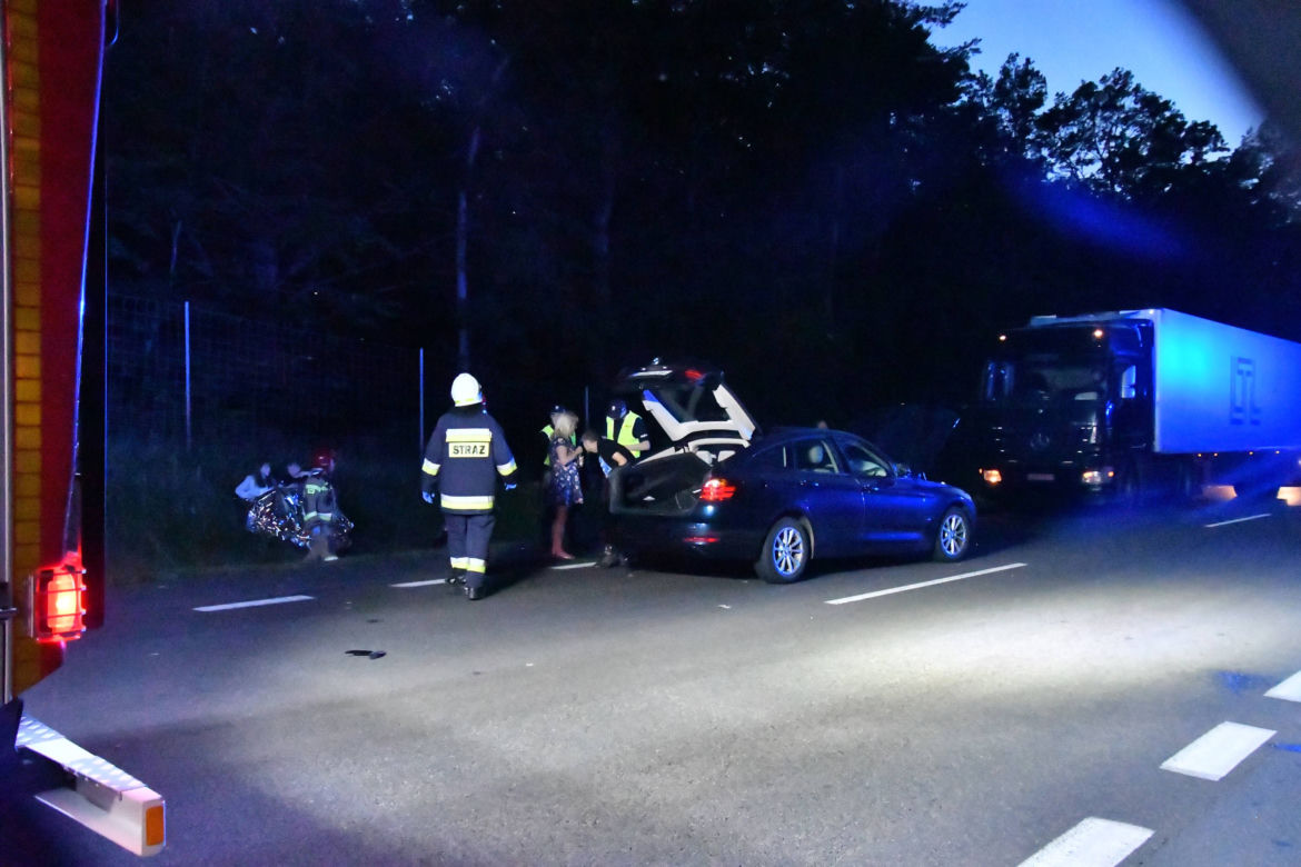 Koszmarny wypadek na DK3. Auto odbijało się od TIR-ów jak resorak. Kierowca zmasakrowany