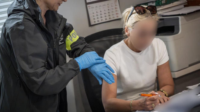 Afera korupcyjna w Pucku! Policjanci zatrzymali na gorącym uczynku 49-letniego urzędnika z  Powiatowego Inspektoratu Nadzoru Budowlanego oraz 41-letnią pośredniczkę