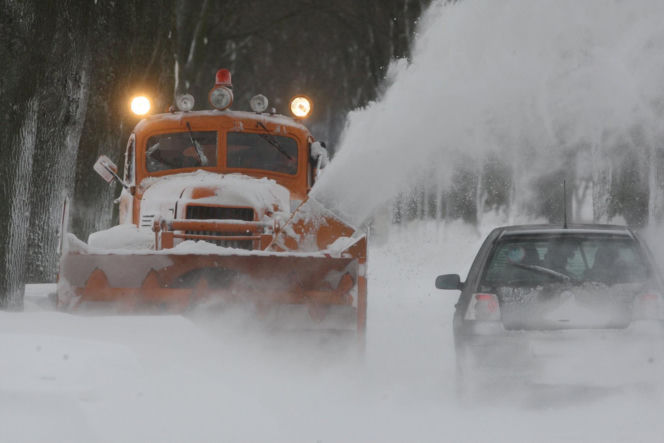 Wyciągnęli 63-letnią maszynę do odśnieżania