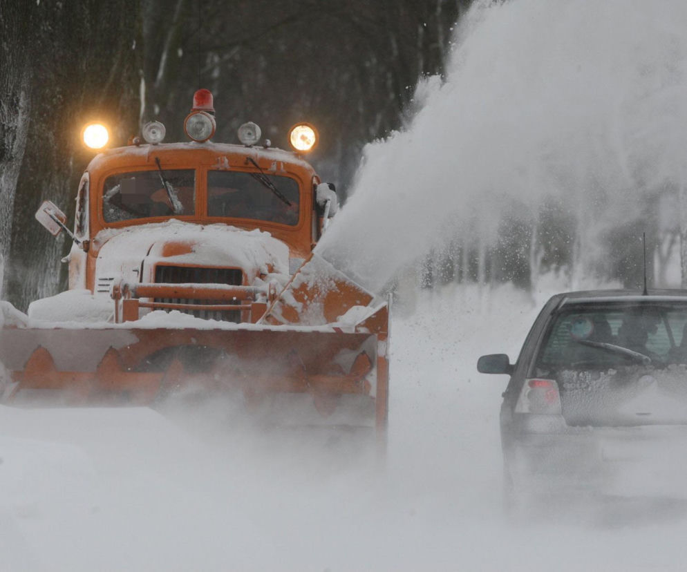 Wyciągnęli 63-letnią maszynę do odśnieżania