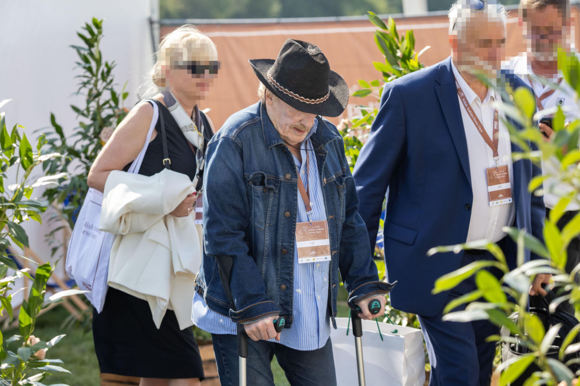 80-letni Olbrychski na kulach! Żona wyjaśnia prawdę o stanie zdrowia aktora