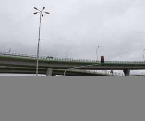 motocyklista na dostawczaku - estakada do wisłostrady zablokowana