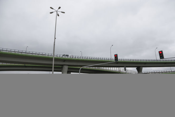 motocyklista na dostawczaku - estakada do wisłostrady zablokowana