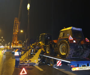 Tir zniszczył wiadukt na A2