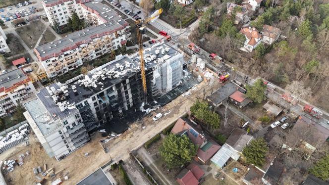 Blok po pożarze na Laurowej