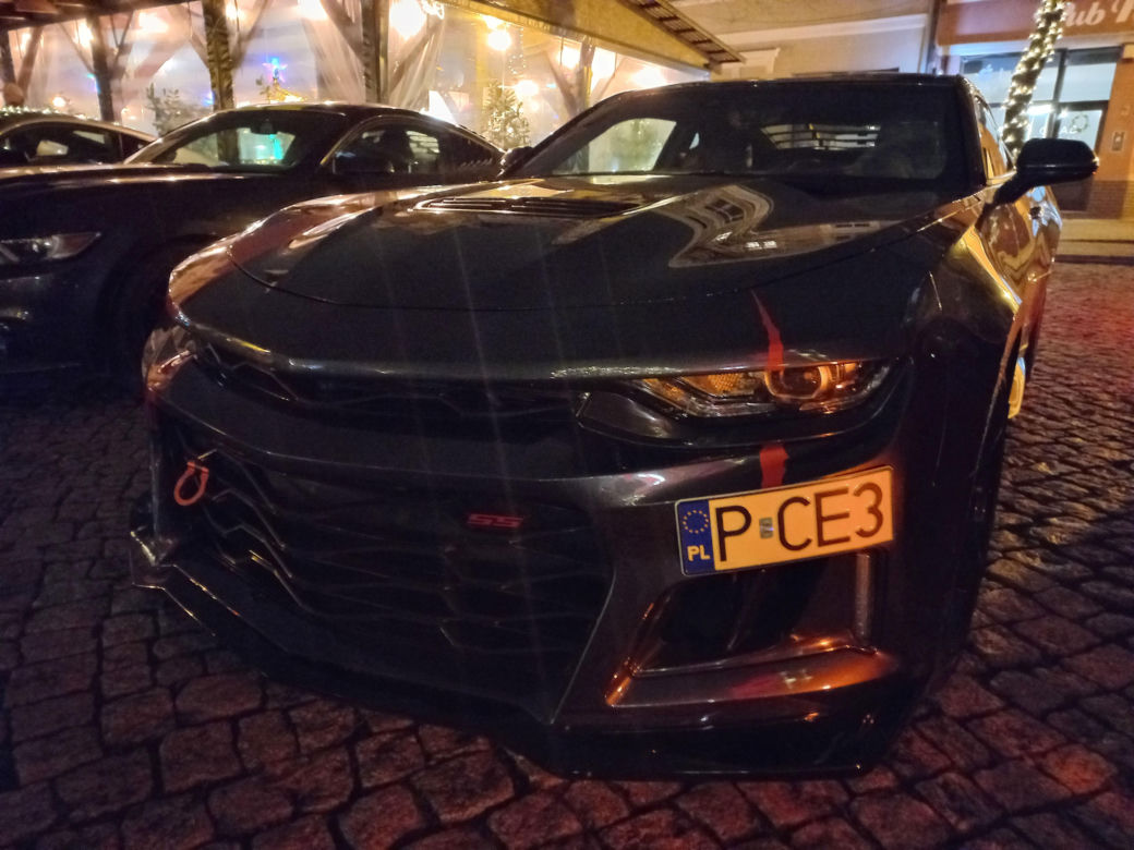 Świąteczny Zlot Amerykańskich Samochodów na Rynku w Lesznie