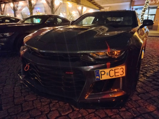 Świąteczny Zlot Amerykańskich Samochodów na Rynku w Lesznie