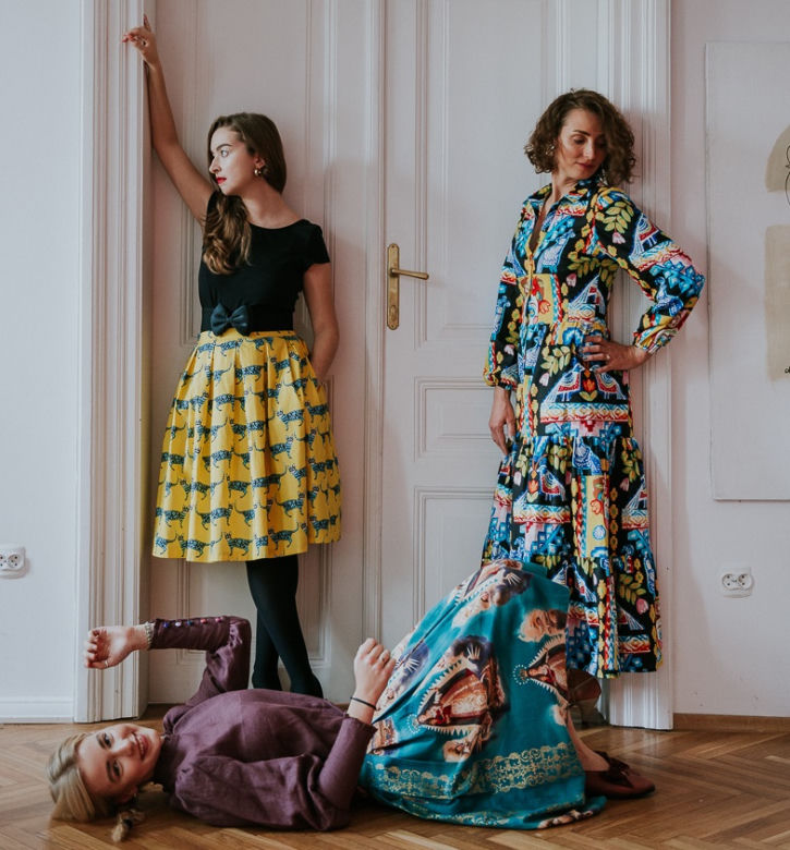 Modelki i uczestniczki targów Kogel Model w stylizacji retro