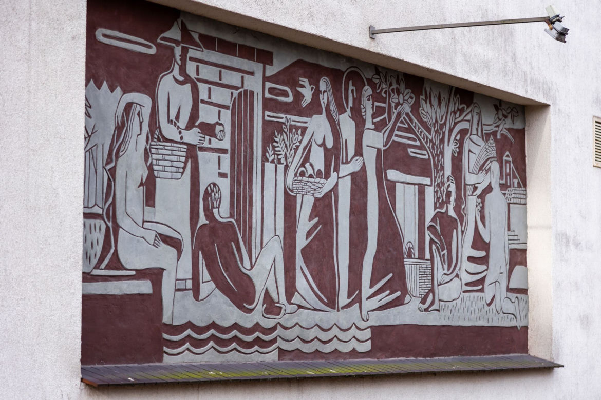 Nowe życie sgraffito. Zobacz odrestaurowane cztery warszawskie sgraffiti 