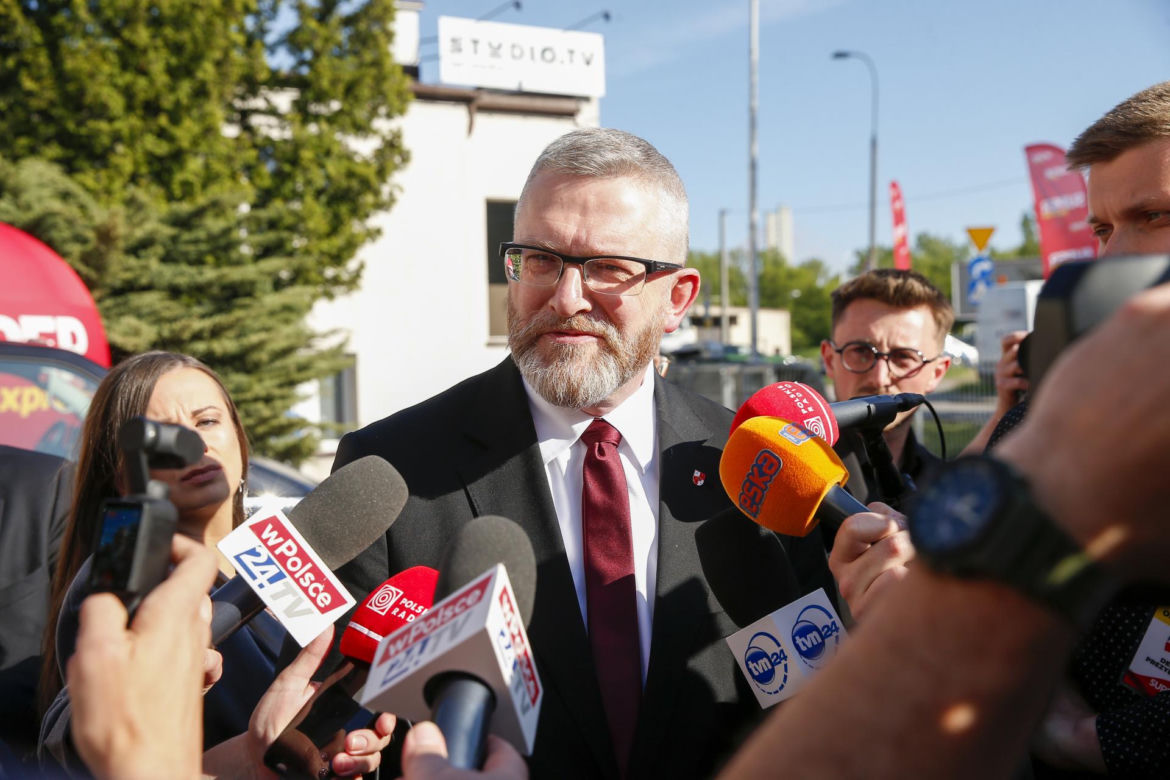Prokuratura podjęła decyzję w sprawie Grzegorza Brauna. Co dalej z europosłem?