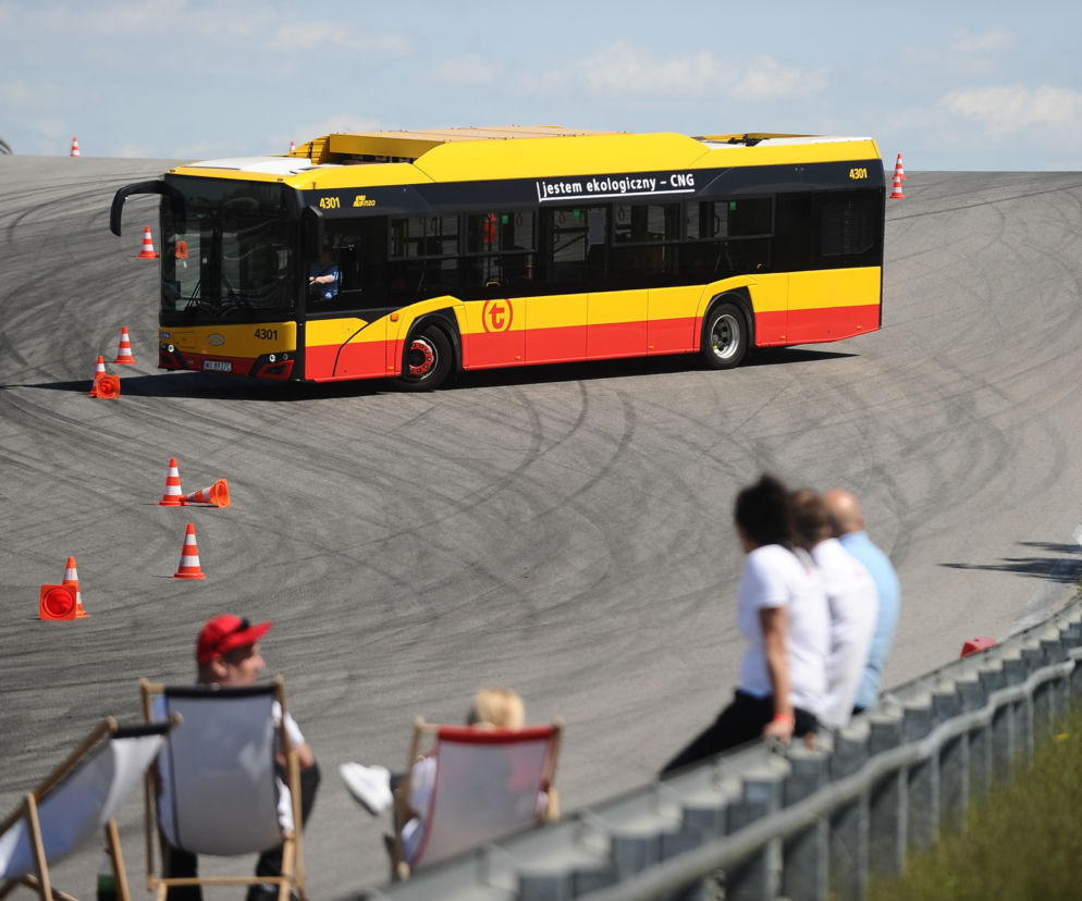 Pachołki latały jak kręgle. Tak wyglądały mistrzostwa kierowców autobusów 