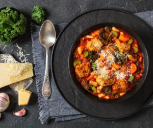 Rozgrzewająca zupa na leniwe dni. Zasmakuje każdemu