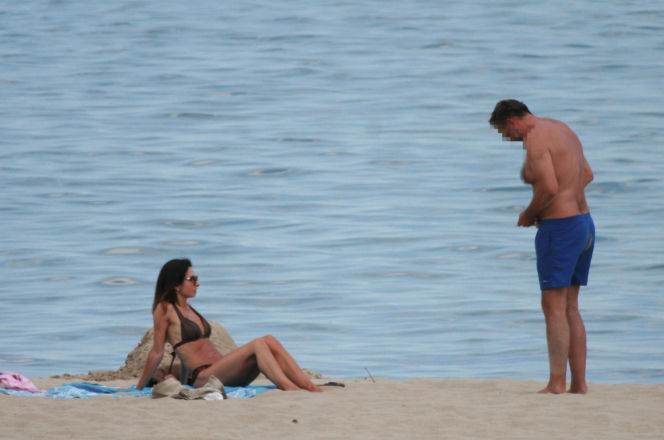 Marta Kaczyńska z mężem na plaży