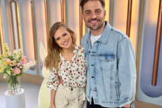 W takich spodniach przyszła do DDTVN. Agnieszka Kaczorowska zachwyciła wiosenną stylizacją